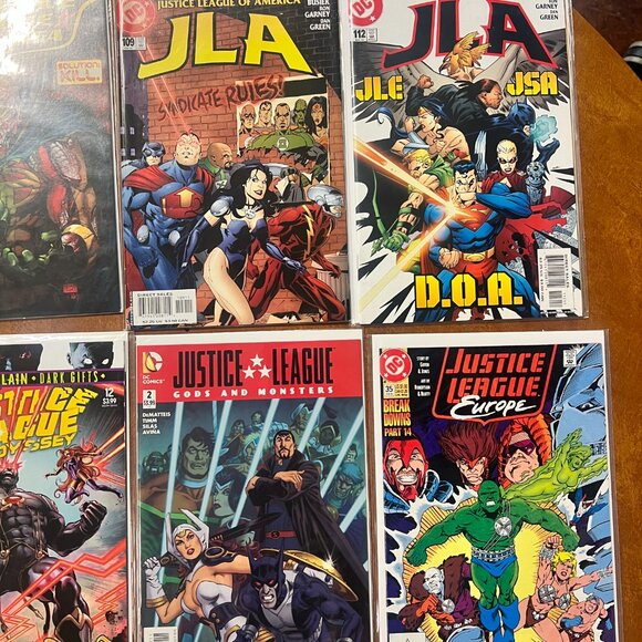 Lot of 12 Dc comics  JLA; syndicate rules, odyssey, throne of anlantis, gods and - Picture 3 of 6